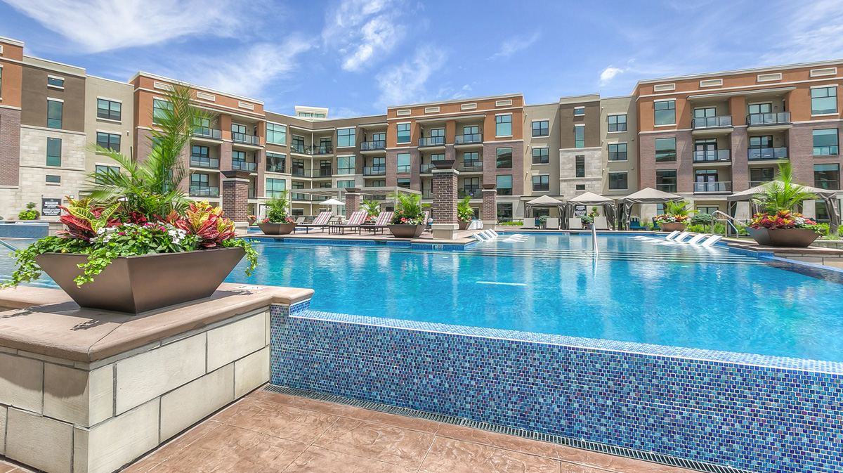Mainplace Residence Pool Growing Together - The Art of Landscape Architecture